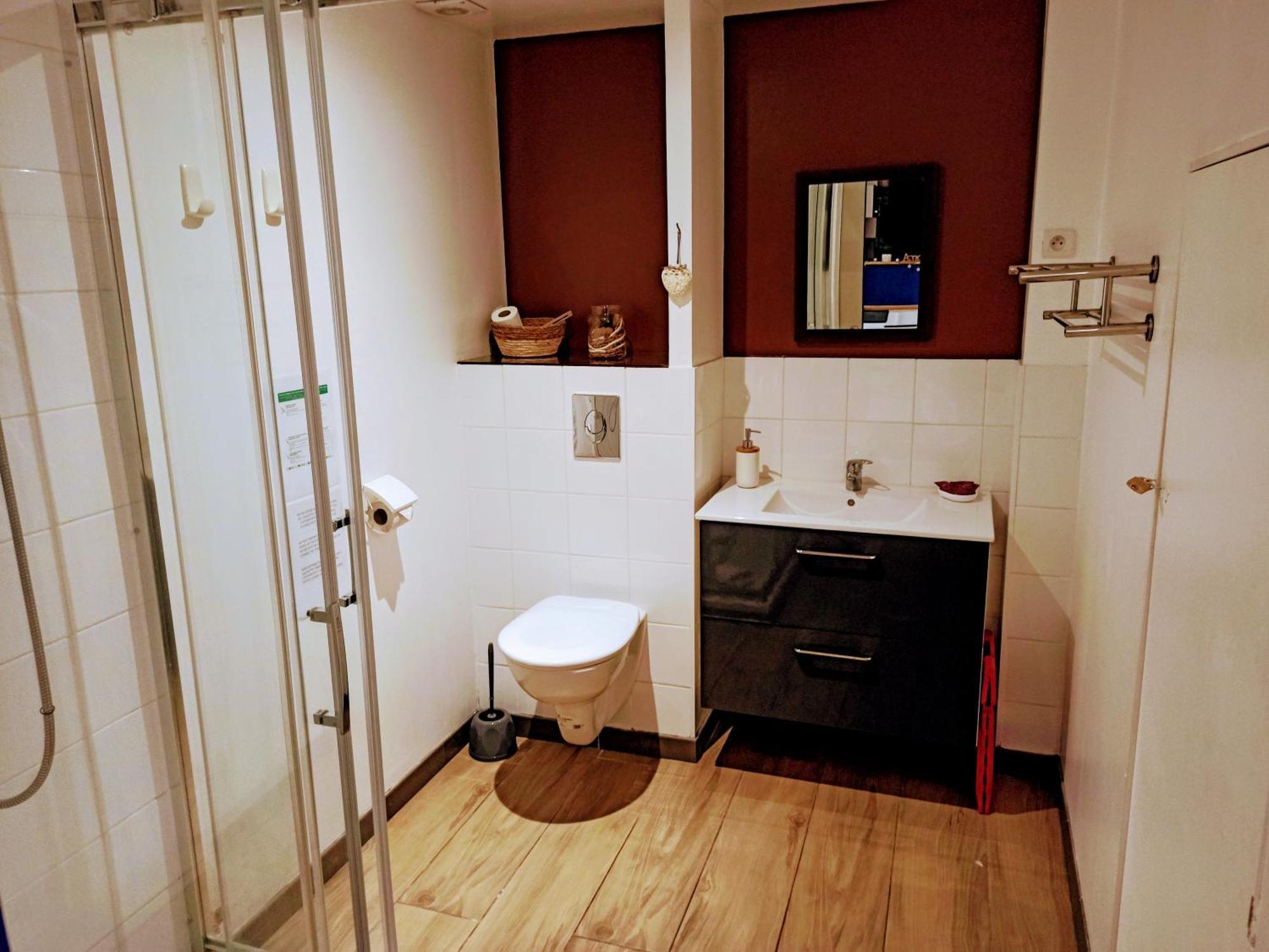 Apartment Cosy, Grand Privatif Et Parking Privee Centre